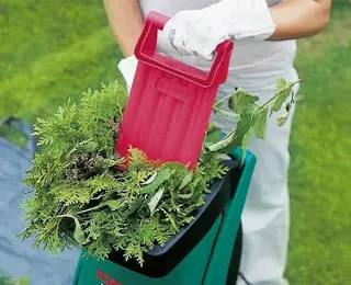 Poussoir de déchets pour broyeur vegetaux